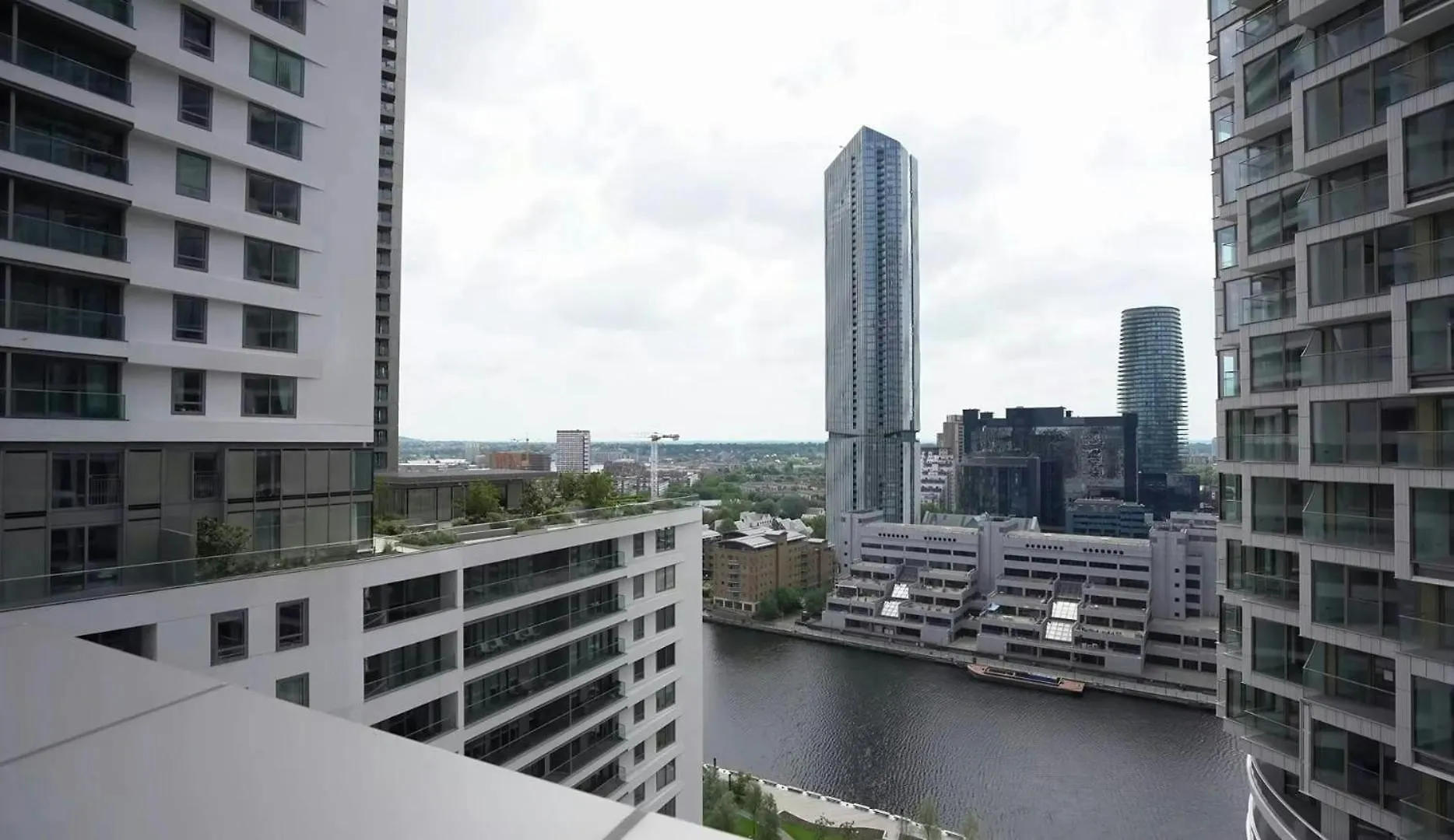 Canary Wharf Luxury Apartment Right Next To Thames London