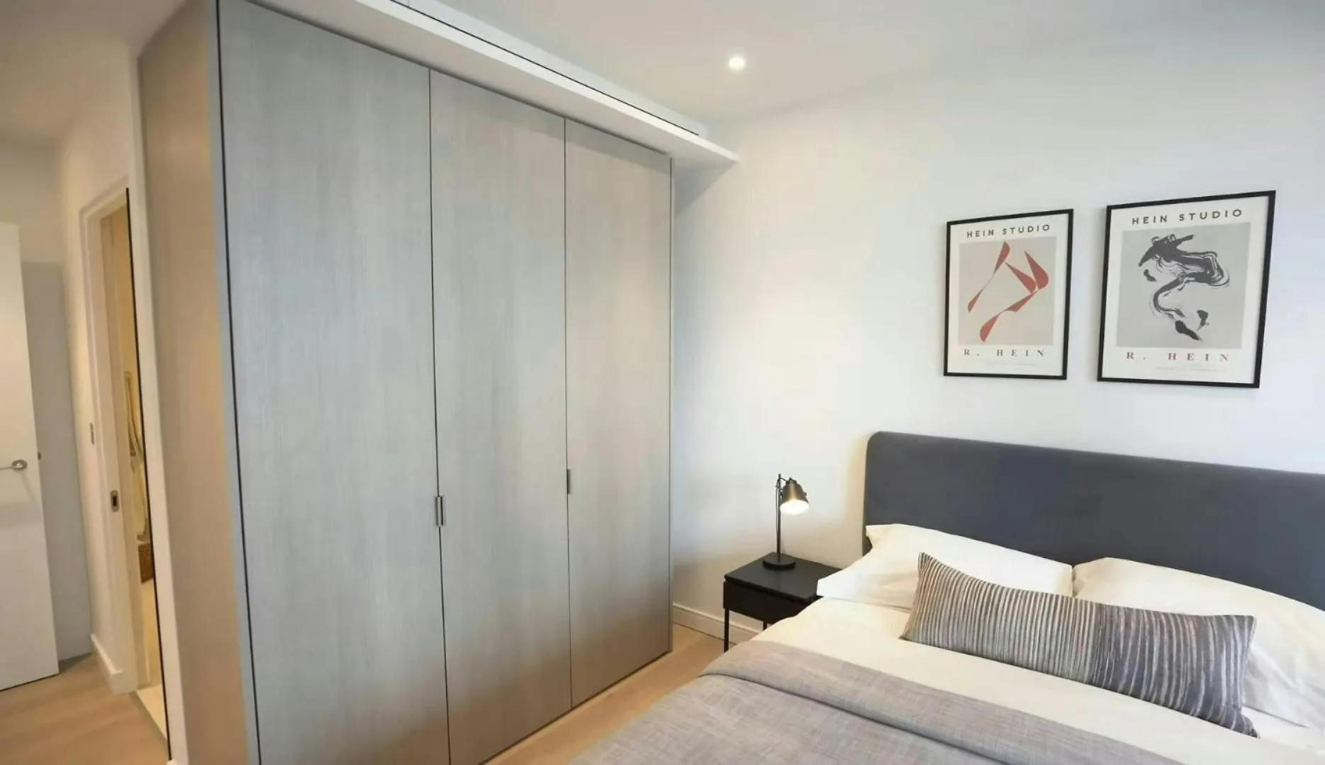 Canary Wharf Luxury Apartment Right Next To Thames London United Kingdom